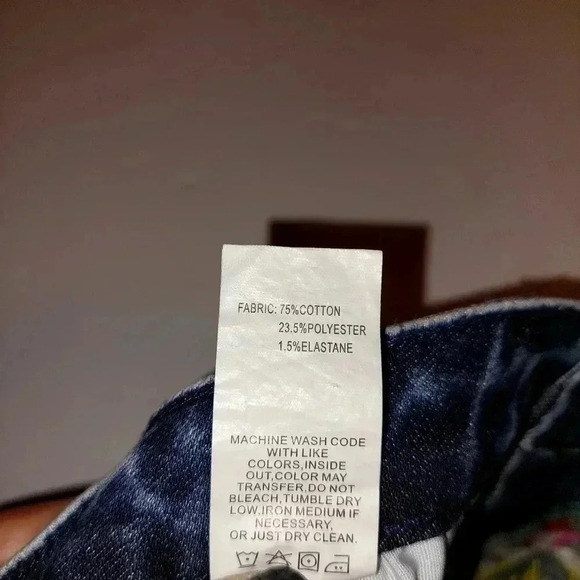 Fashion Express Embroidered Aztec print western acid wash shorts Size Large - Picture 5 of 7